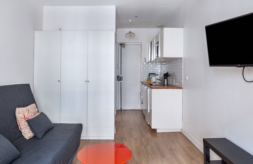 8th Arrondissement Apartment | Typical nest on Champs-Elysées - Civil lease