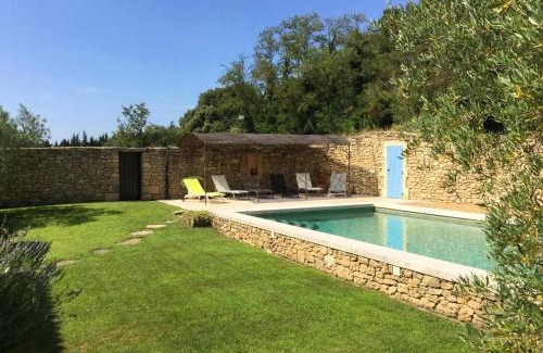Cheval-Blanc Villa | typical provencal bastide, built of local stones, in the luberon in cheval-blanc with secured pool and wifi -sleeps 6 people.