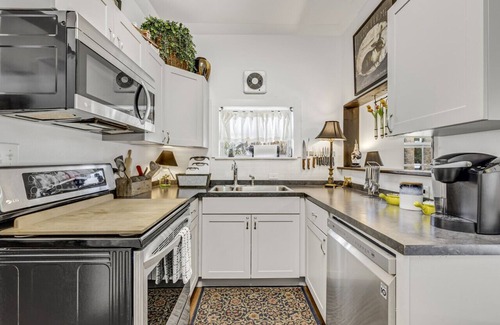 Cedar Key House | Tyson House is historic, beautifully restored, convenient to beach & restaurants