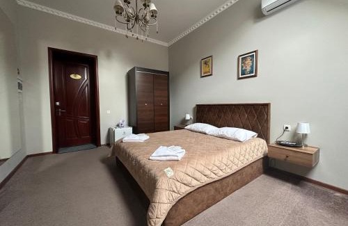 Kamenets-Podol'skiy Hotel | U Dominicana