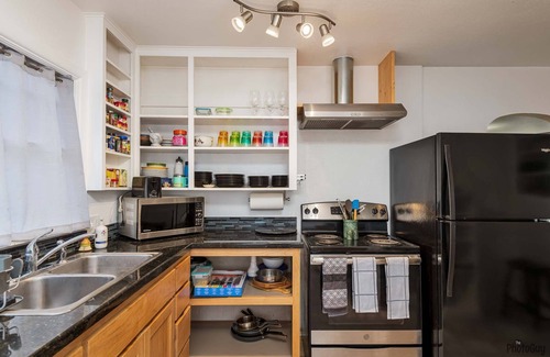 Amazon House | U of O Home, Sport and Business