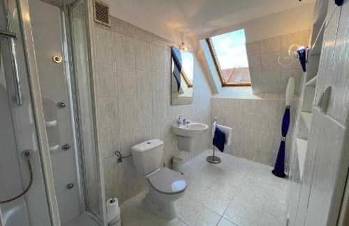 Kamenicky Senov House | U Skleněného stromu