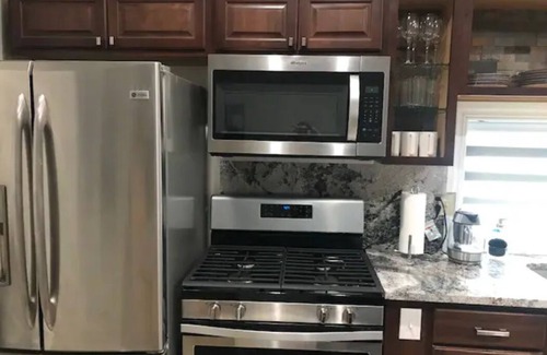 Detroit - Shoreway House | Uber Close to Ohio City, Cleveland (Upper)