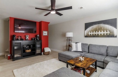 Athens House | UGA Family Weekend, Just Discounted, Newly Renovated, King Beds, Coffee Bar