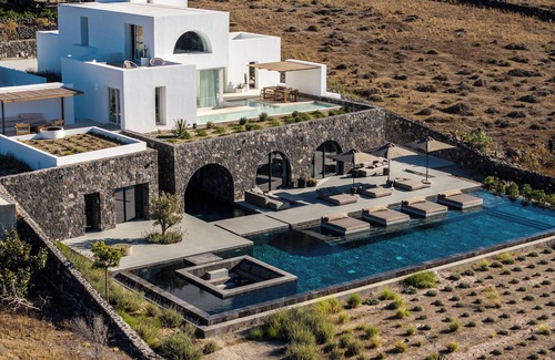 Oia Villa | Ulta Luxury villa at Oia with massive pool area and extra large interiors
