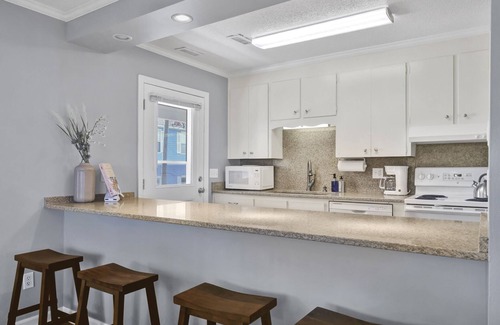 South End House | Ultimate Beach Retreat: 6BR/4BA, Pet Friendly, Across the street to Beach Access