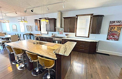 Huron House | Ultimate Beachfront Home w/6 Bedrooms-walk to everything!