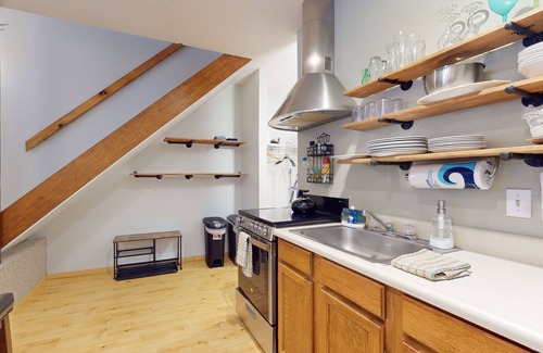 Sunday River Area Condo | Ultimate cozy 1BR ski-in/ski-out getaway w/shared indoor hot tub & pool