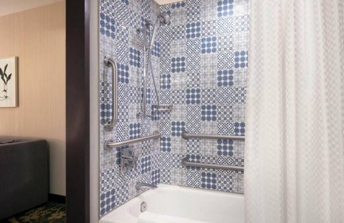 Downtown Cleveland House | Ultimate Escape! 2 Amazing Units, Walk to Rock and Roll Hall of Fame, Restaurant