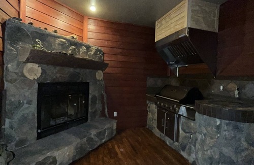 Pinetop Cabin | Ultimate Family Pinetop Escape – Spacious Cabin with Game Room & Theater!
