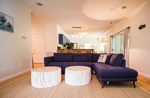 Oconee County House | Ultimate Lakefront Getaway for Large Groups, 4000 sq ft & Private Dock