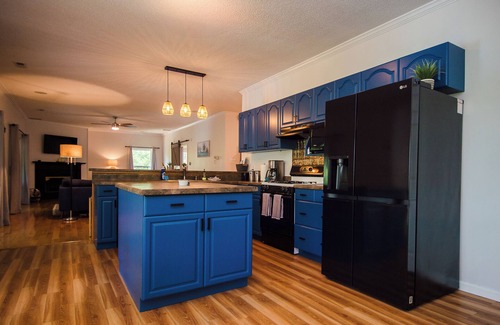 Oconee County House | Ultimate Lakefront Getaway for Large Groups, 4000 sq ft & Private Dock