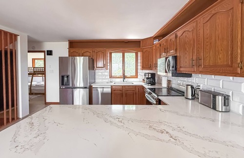 East Stroudsburg House | Ultimate Mountain View Retreat w/Private Pool, Hot Tub, Sauna, Cold Plunge