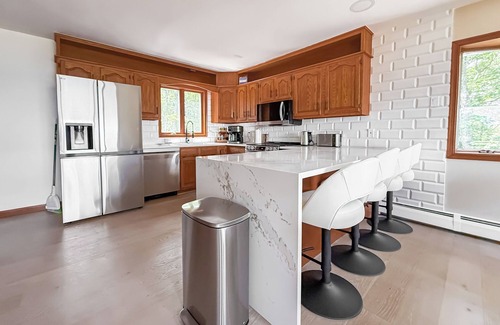 East Stroudsburg House | Ultimate Mountain View Retreat w/Private Pool, Hot Tub, Sauna, Cold Plunge