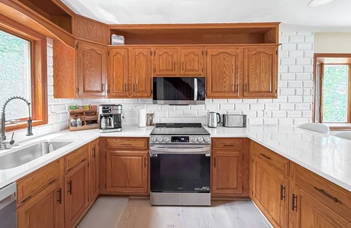 East Stroudsburg House | Ultimate Mountain View Retreat w/Private Pool, Hot Tub, Sauna, Cold Plunge