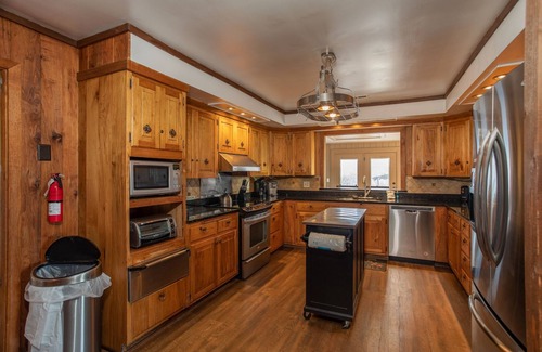 Sevierville Cottage | Ultimate Mountain Retreat