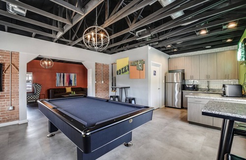 Encanto Apartment | Ultimate Relaxation w/Gym, Firepit & Billiard Lounge