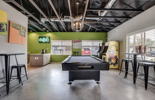 Encanto Apartment | Ultimate Relaxation w/Gym, Firepit & Billiard Lounge