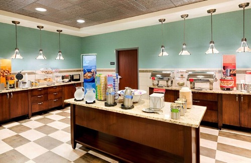 Newark Resort | Ultimate Retreat for Couples! Free Breakfast
