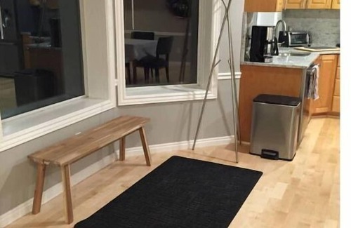 Sandy House | ULTIMATE SKI STAY!nCLEAN + MODERN 2 BDRM/2 BATH SUITE + DEN WITH PRIVATE HOT TUB