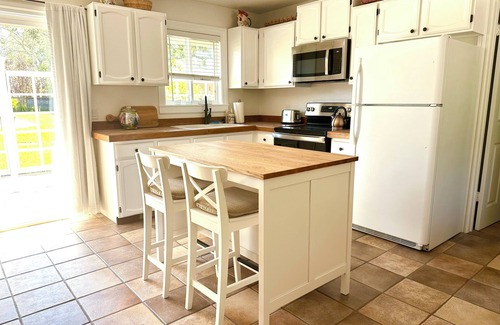 Santa Rosa Cottage | Ultimate Sonoma Valley Retreat for 4: Private Guest House and Cottage with Pool
