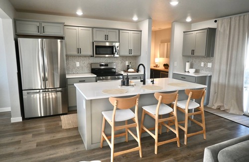Nampa House | Ultimate Sports & Relaxation Retreat – Private Courts & Large Yard