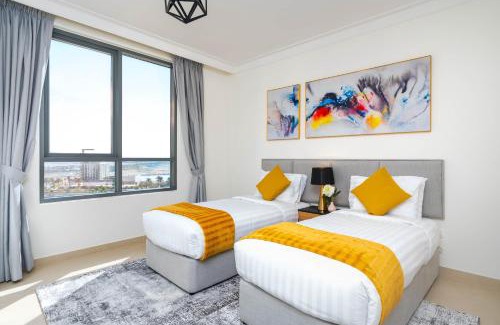 Dubai Apartment | Ultimate Stay/7 people/Spacious/Dubai Creek with Marina Views