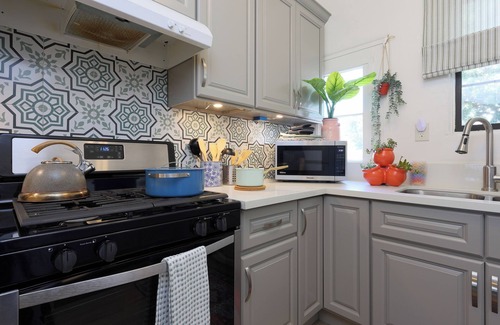 Santa Ana Apartment | Ultimate Vacation Home 10 mins drive to Disneyland