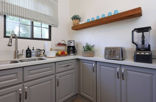 Santa Ana Apartment | Ultimate Vacation Home 10 mins drive to Disneyland