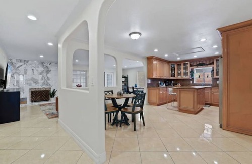 Santa Ana House | Ultra Clean Playcation - King Beds, Game Room + Fire Pit - JWA, Disney & Beaches