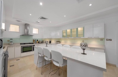 Palm Jumeirah Villa | Ultra-Luxury 5 BR Villa with Private Pool & Beach on Palm