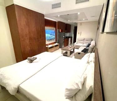 Jumeirah Lake Towers Apartment | Ultra Luxury Chic Studio in JLT