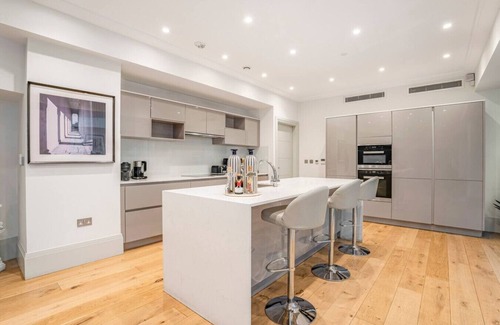 City of Westminster Apartment | Ultra Luxury Mayfair Home | Park Lane Location