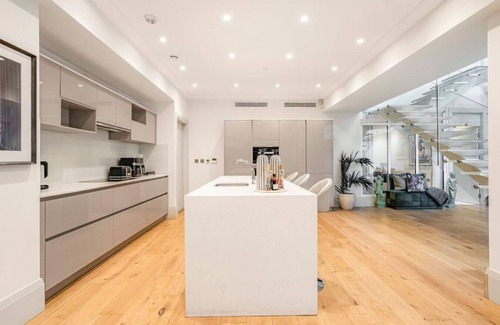City of Westminster Apartment | Ultra Luxury Mayfair Home | Park Lane Location