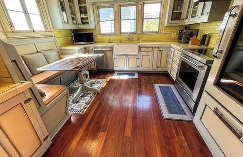 North Central House | Ultra Private Historic Home near Rose Bowl Old town Pasadena