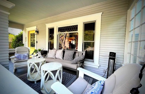 North Central House | Ultra Private Historic Home near Rose Bowl Old town Pasadena