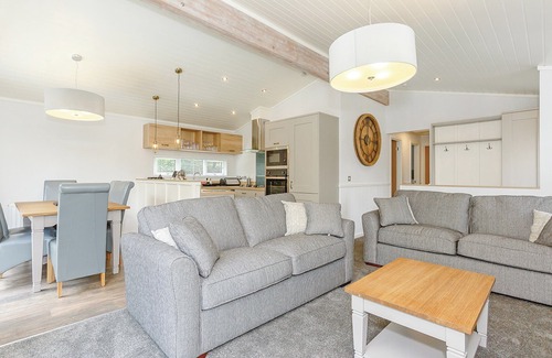 Aysgarth Ski Chalet | Ultra spacious luxurious lodge with one double with en suite bath or shower and one twin.