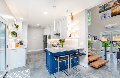 Columbia House | Ultramodern Net-Zero Briarwood Estate heart of Columbia MO