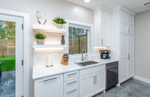 Columbia House | Ultramodern Net-Zero Briarwood Estate heart of Columbia MO