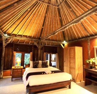Melayang House | Umah Nik Kepitu