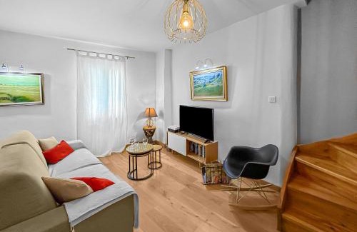 L'Isle-sur-la-Sorgue Apartment | Un petit nid au Bord de la Sorgue