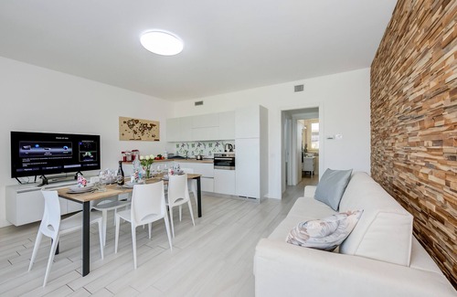 San Benedetto di Lugana Apartment | Una Meta Tra Gli Ulivi, Peschiera del Garda, Italy