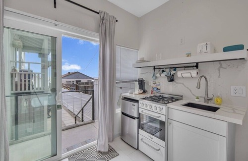 Townsite Condo | Unbeatable Location | Shining Sea Beachfront Escape in Oceanside