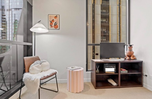 Melbourne Central Business District Apartment | Unbeatable Location - Sleek 1BR Melbourne Central