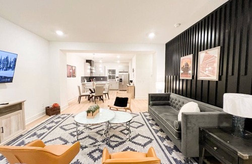 Donelson House | Unbeatable location! Your group is 10 minutes from Broadway, Opry, and East Nashville hot spots. Private game room with ping-pong, board games & TV 3 spacious bedrooms, 2.5 baths – perfect for up to 10 guests Free on-site parking and fast Wi