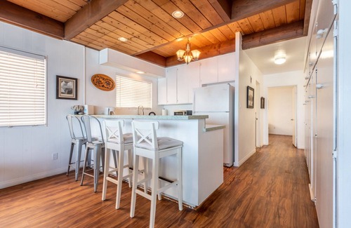 Beach Barber Tract House | Unbeatable views located at one of La Jolla`s best surf spots.