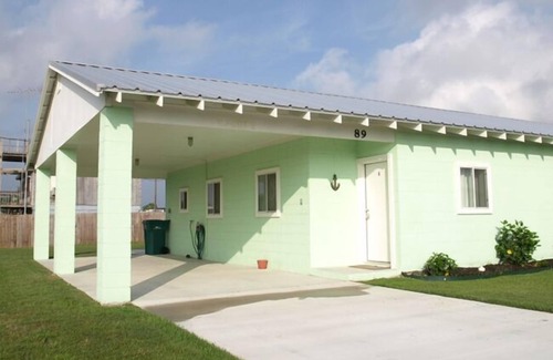 Port O Connor House | UNCLE WOODY'S #3 in POC-Pets ok but add Fees