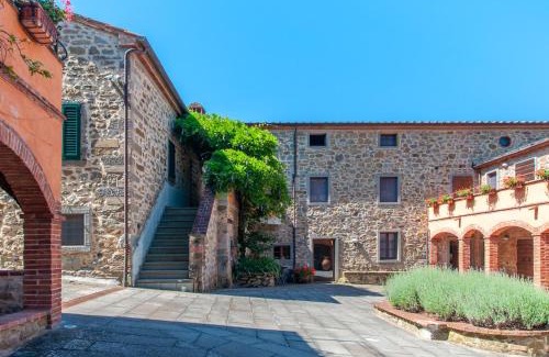 Cortona Apartment | 'Under the Tuscan Sun' - beautiful apartment with swimming pool near Cortona