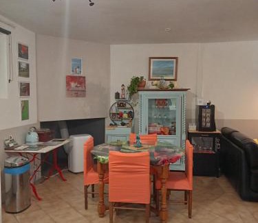 Saint-Medard-de-Guizieres Apartment | une pause quelque part au jardin des érables et des niwakis