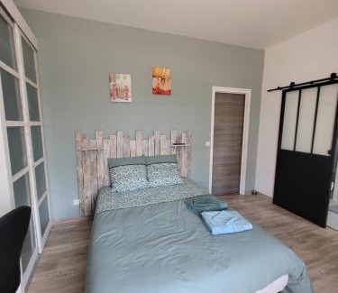La Celle-sous-Gouzon Apartment | Une petite campagne en ville